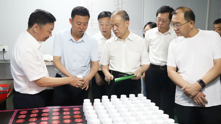 01 左云县人大常委会主任何长青调研渑池铝业图片3.jpg