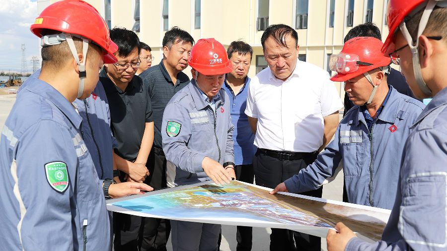 02 石嘴山市委常委、副市长马自忠调研宁夏新能 (4).jpg