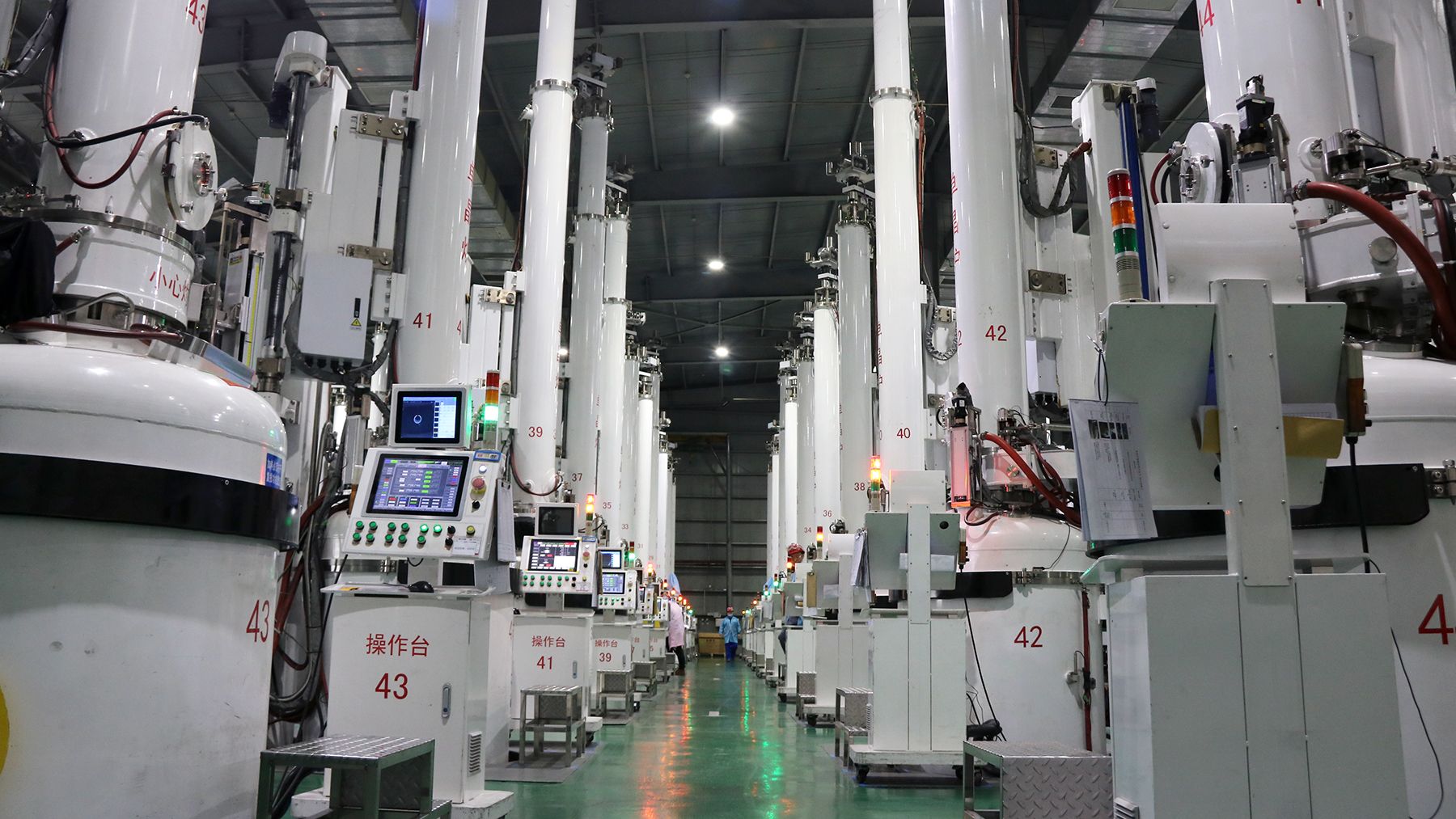 02 准东切片厂单晶炉.jpg