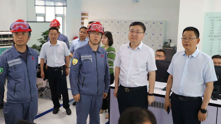 三门峡市副市长秦迎军调研东方希望渑池铝业图片3.jpeg